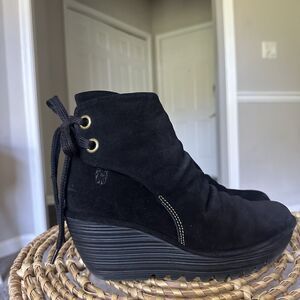 Fly London Yama Women’s Suede Ankle Boots Size EU 38 Black Color